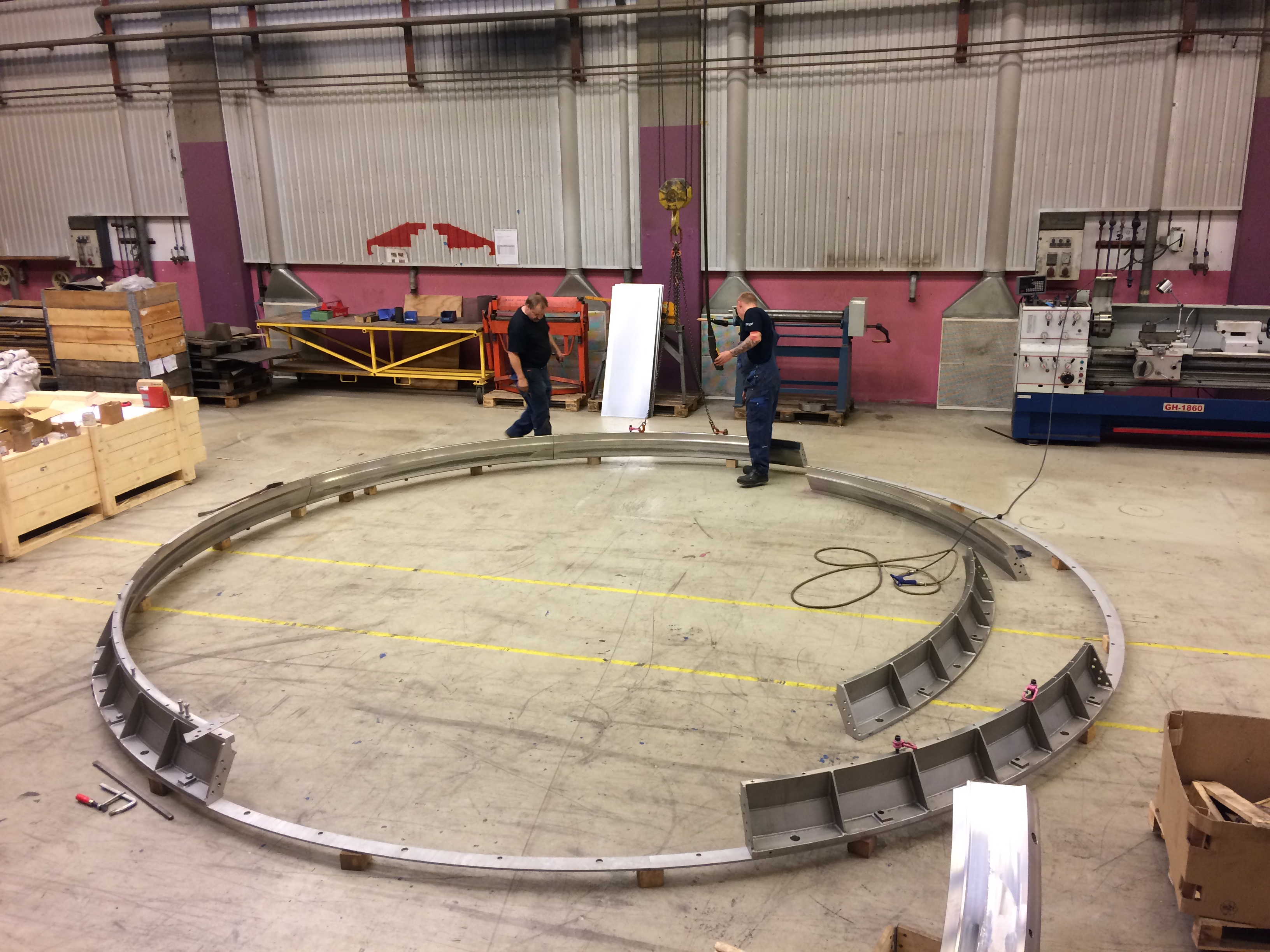 Large sealing flange during fabrication